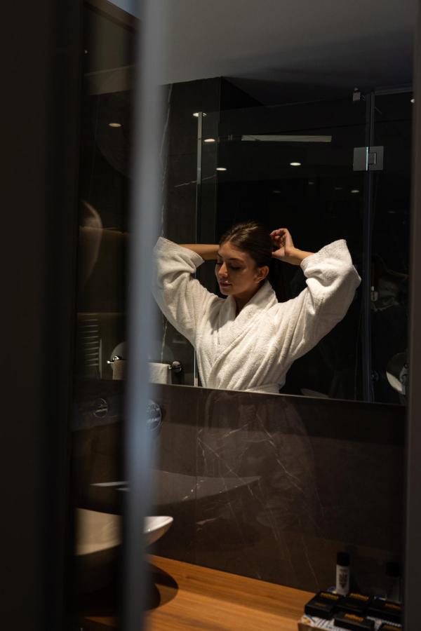 Executive Suite,1211825050:JPEG
